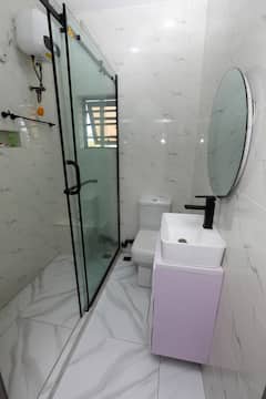 Marble-finish ensuite bathroom